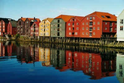 2001 06 21 I3 27 trondheim bryggen 1 small