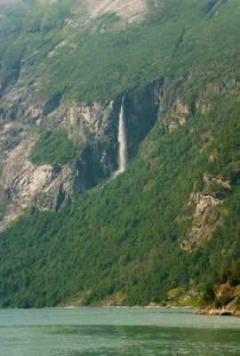 2001 06 26 I6 22 geirangerfjord 5 small